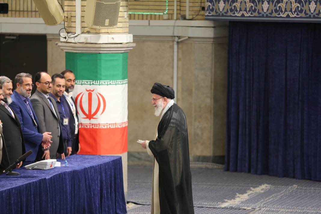 İran sandık başında! Reisi'nin halefi kim olacak? - Resim: 2